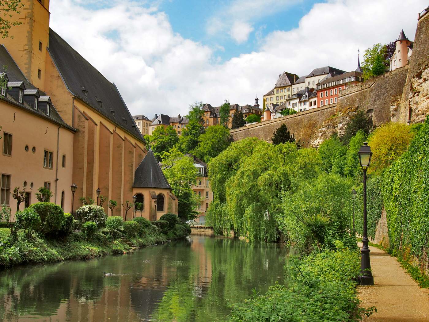 Vieille ville de Luxembourg au bord de l’Alzette